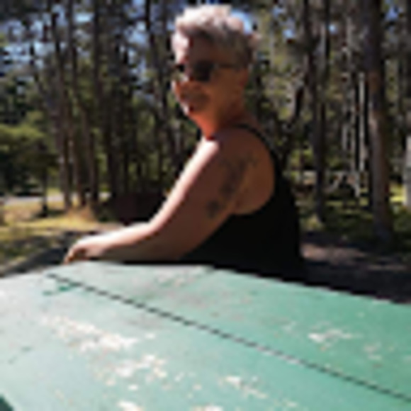 Meet your Posher, Debbie - Picture 1 of 1